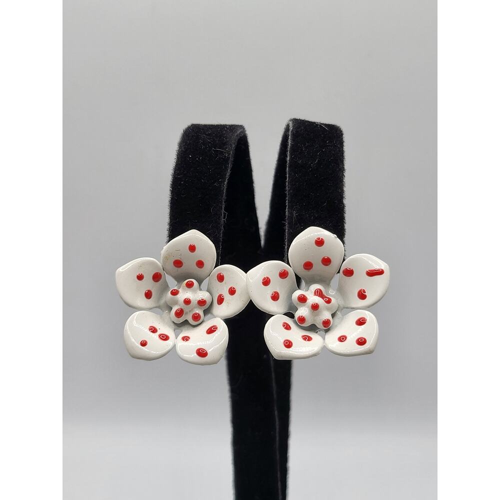 Vintage White Enamel Flower Earrings Red Dot Mod Floral Studs 1960s